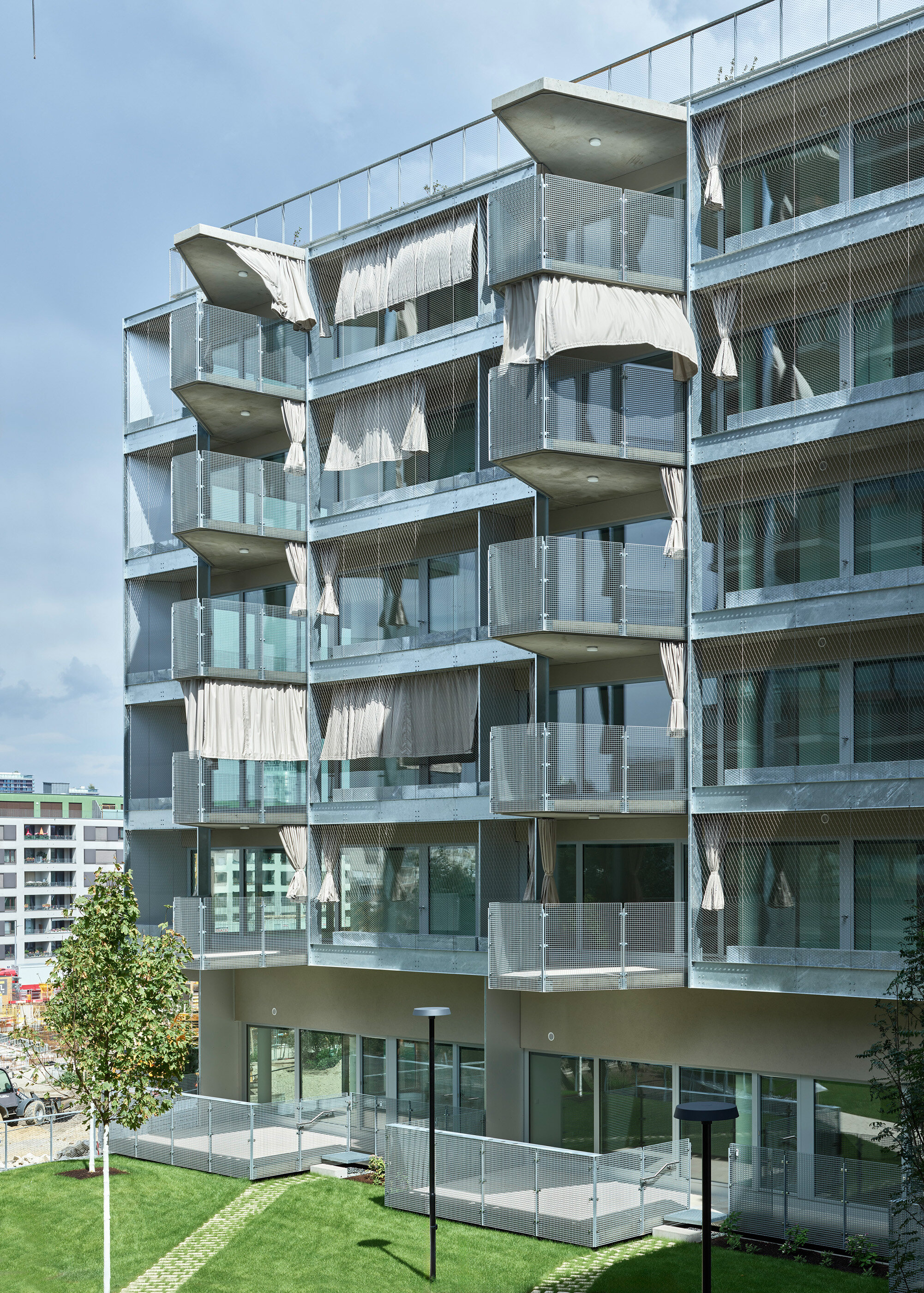 01-village-im-dritten-c-bruno-klomfar.jpg thumbnail